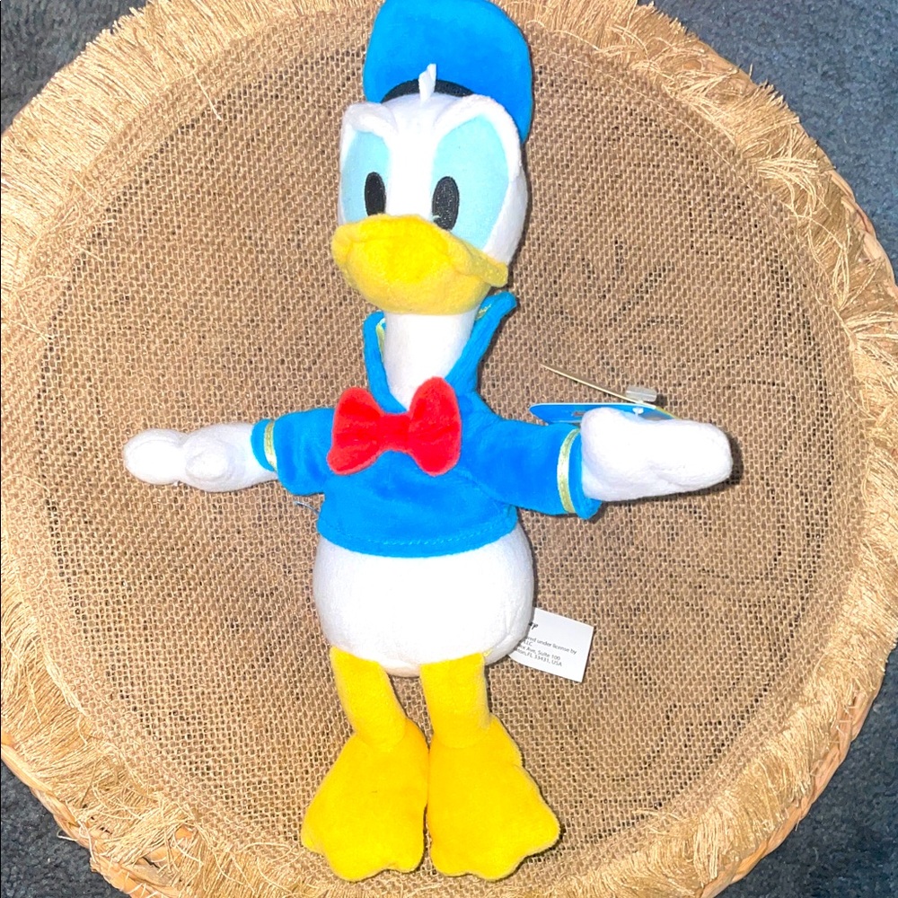 Disneys Donald Duck stuffed animal nwt
